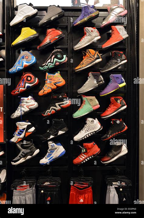 foot locker plaza las americas.